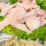 这朴实的牛杂煲肉都堆出来了…广州人这么能吃辣的吗⁉️  
