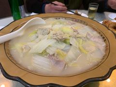 五花肉炖白菜-宝发园名菜馆