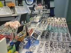 -天空之镜眼镜店蔡司依视路配镜授权零售店(望京颐堤港店)
