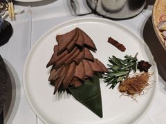 -红鼎豆捞·非遗鲍皇汤火锅(宝丰路店)