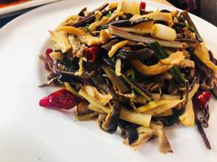 大理野菜炒干巴-吉姆餐厅