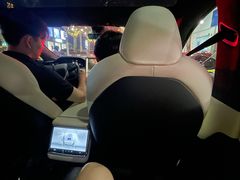 -TESLA 特斯拉(上海太古汇体验店)