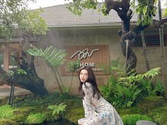 -Chom Cafe and Restaurant