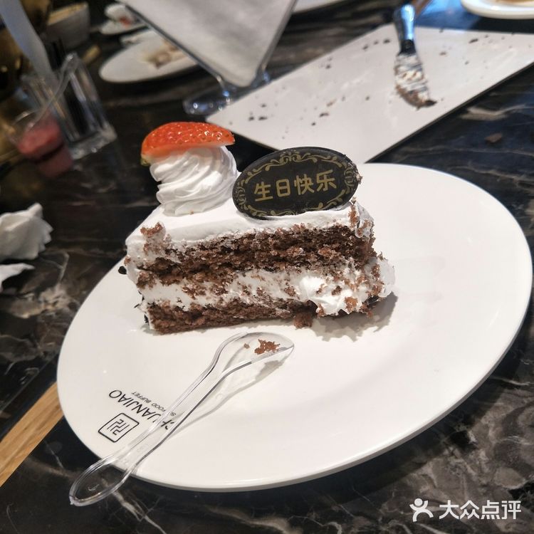 有生肉，有水果，有饮料，分别分区