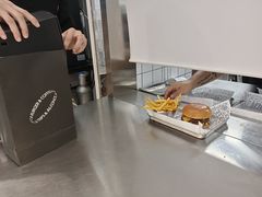 -TRIPS BURGER(大钟寺店)