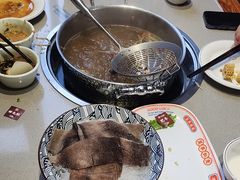 -四点金粥底火锅(沂州里店)