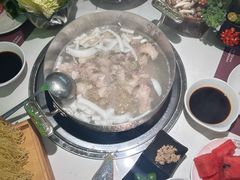 -洪氏嗨捞·广东猪肚鸡·椰子鸡火锅(西咸万象城店)