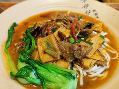 -方铲铲·成都板凳面(滨江银泰店)