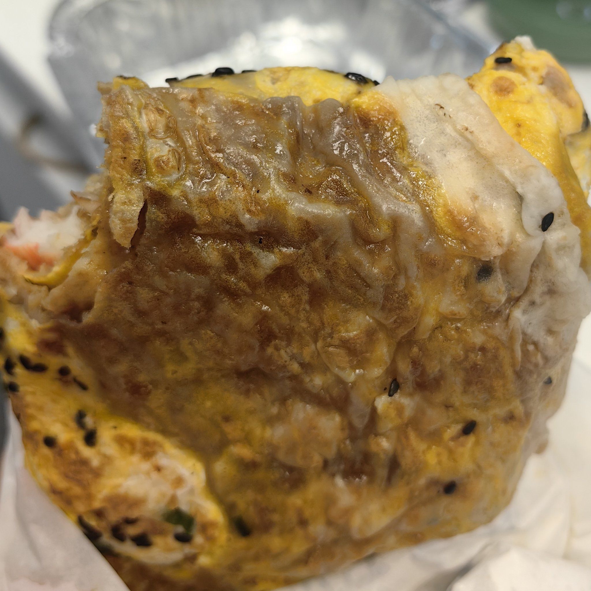 喜欢这种油润润皮很薄,里头鸡蛋和油把蛋皮