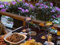 -月亮眼花园餐厅书吧酒吧
