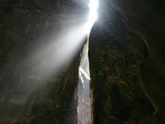 青龙谷的景色，抬头一瞬间，阳光一指间。-阿依河景区