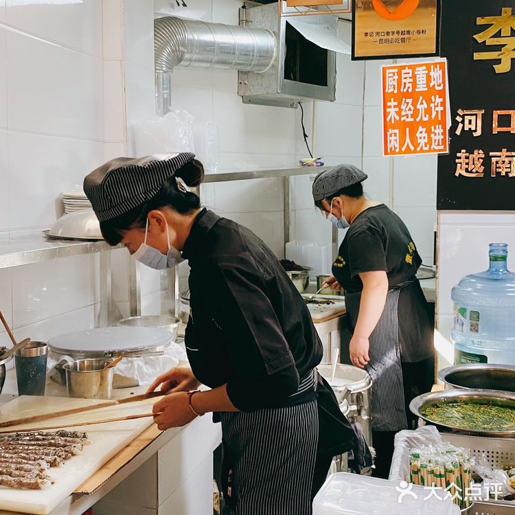 昆明必吃越南小卷粉:12元吃到扶墙