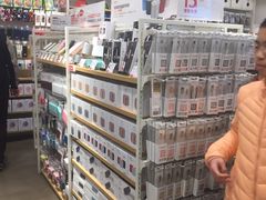 -名创优品(北京新中关购物中心地铁层店)
