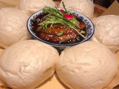 酒酿馒头配扣肉-卯时·龙光雅宴·精致锡帮菜(惠山古镇店)