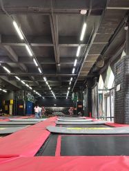 -零重力蹦床空间·滑梯·海洋球·团建(奥特莱斯店)