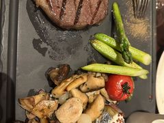 -恰餐厅及酒吧 CHAR Bar & Grill (北京丽都皇冠假日店)