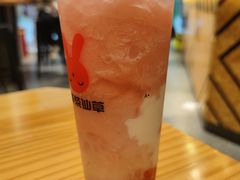 草莓啵啵酸奶-书亦烧仙草(西宸天街店)