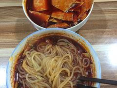 红油米线-老字号杨坡红油米线腊汁肉夹馍(东四道巷店)