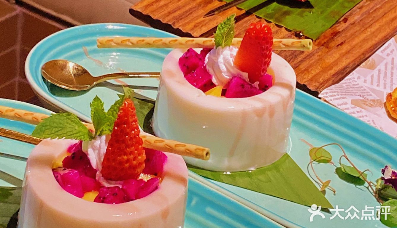 终于吃到武汉超正宗泰餐🔥||救命呀老板还送打包盒回去接着吃