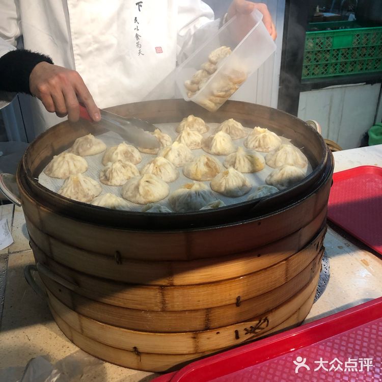 期望有点大，得粘醋吃，单独吃会有点油腻，牛肉大葱的