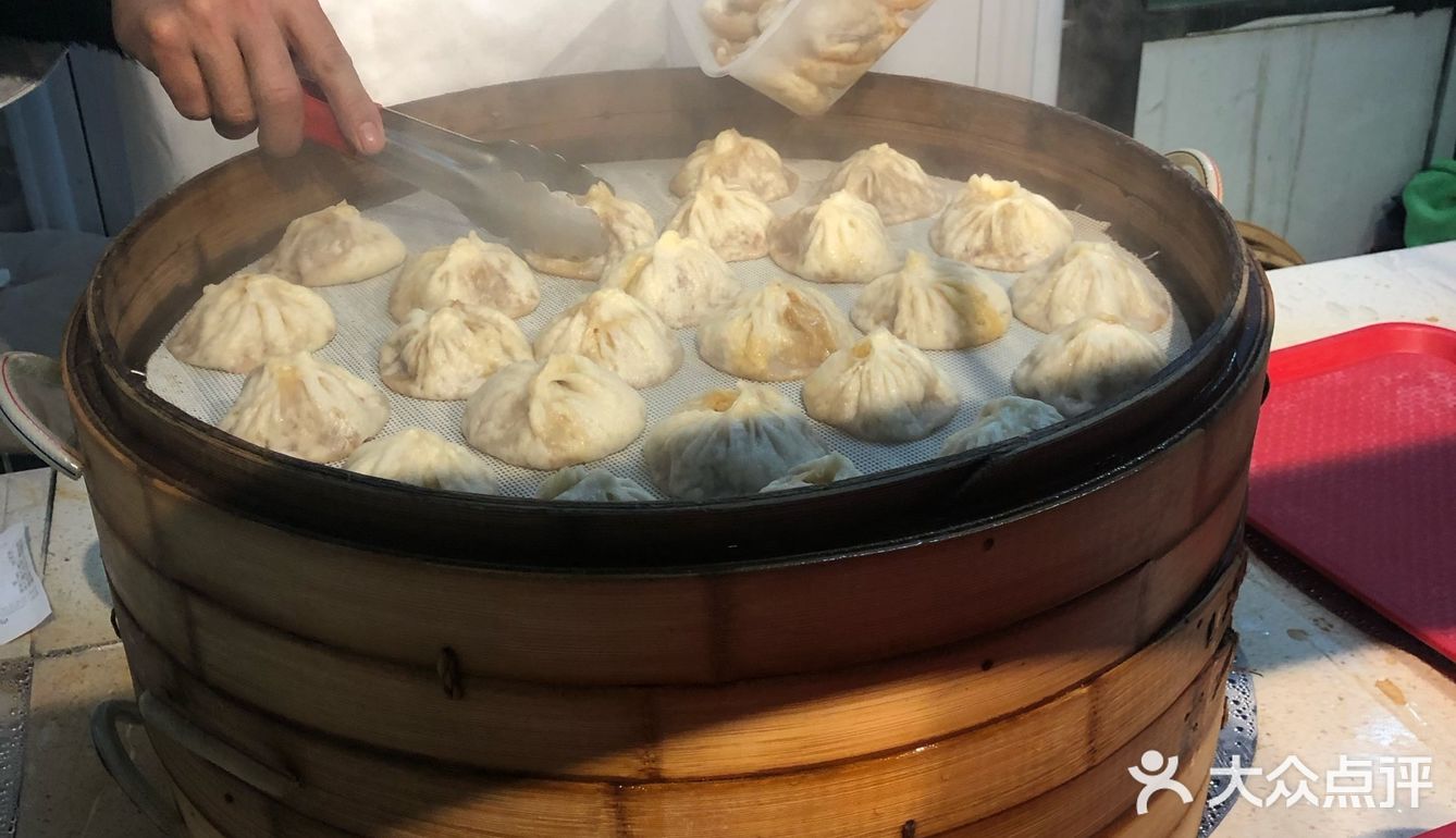 期望有点大，得粘醋吃，单独吃会有点油腻，牛肉大葱的