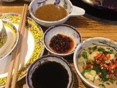 -毛辣果·贵州红酸汤牛肉火锅(西单店)