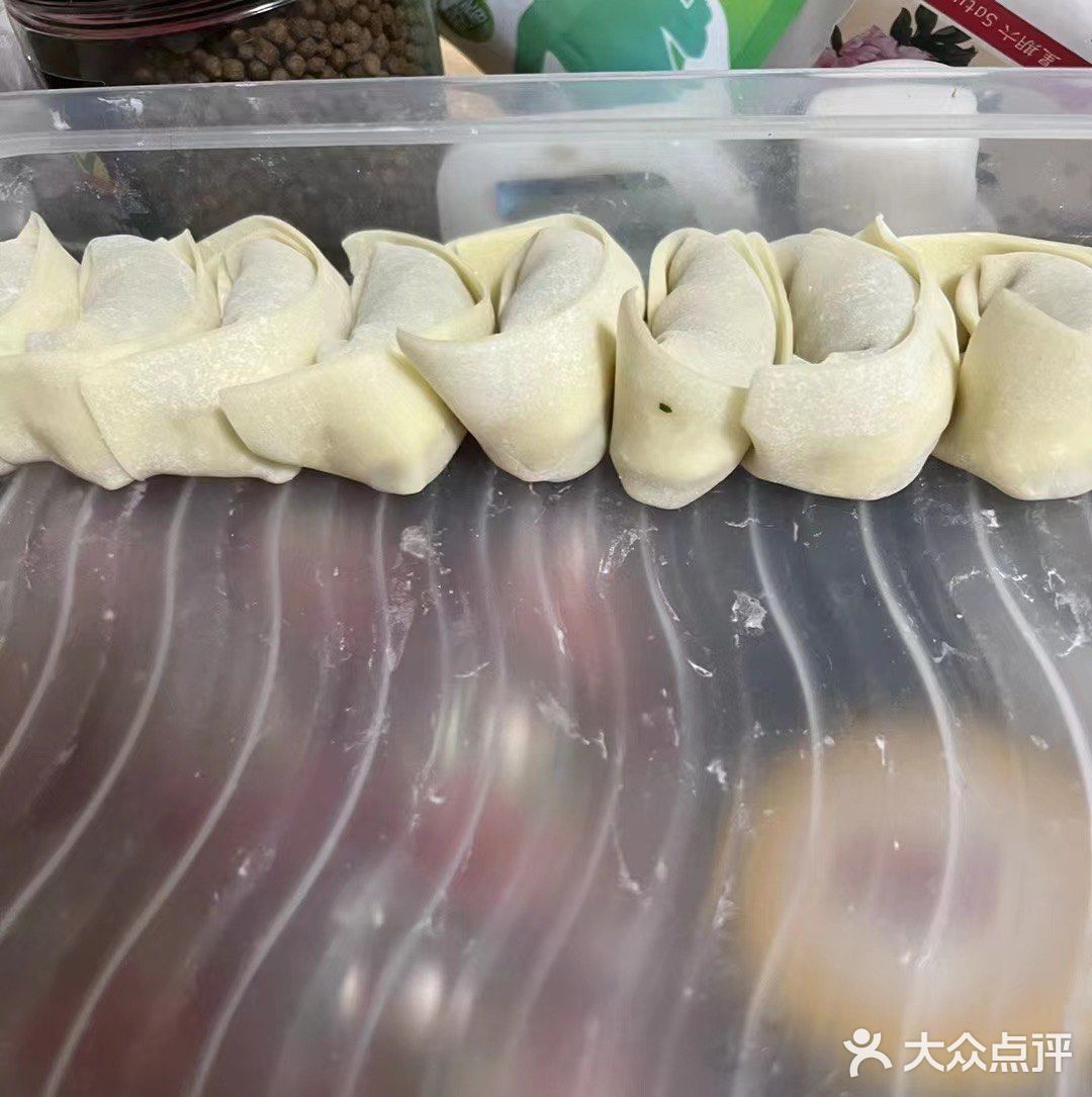 剔蟹粉-包饺子馄饨，可是细活！