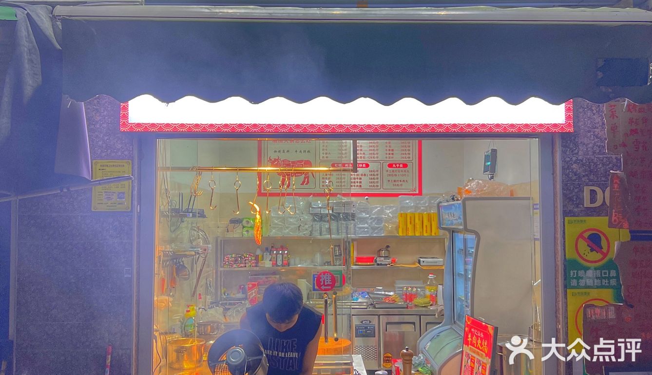 露天街边吃烤串才是厦门，白天肉铺晚上烤串