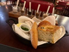 佛卡夏面包-恰餐厅及酒吧 CHAR Bar & Grill (北京丽都皇冠假日店)