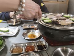 -围炉肉舍•炭烤活鳗•丹东海鲜烤肉(步行街店)