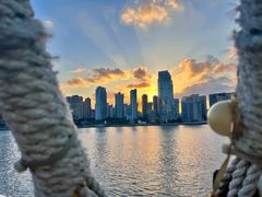 -黄浦江游览十六铺3号码头网红自助餐