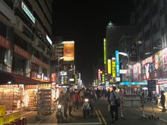 -六合夜市