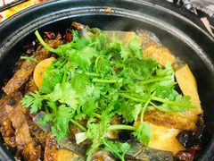 臭豆腐肥肠煲-八张桌子(老店)