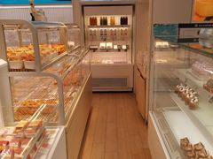 面包甜点陈列柜-好利来(鲁谷店)