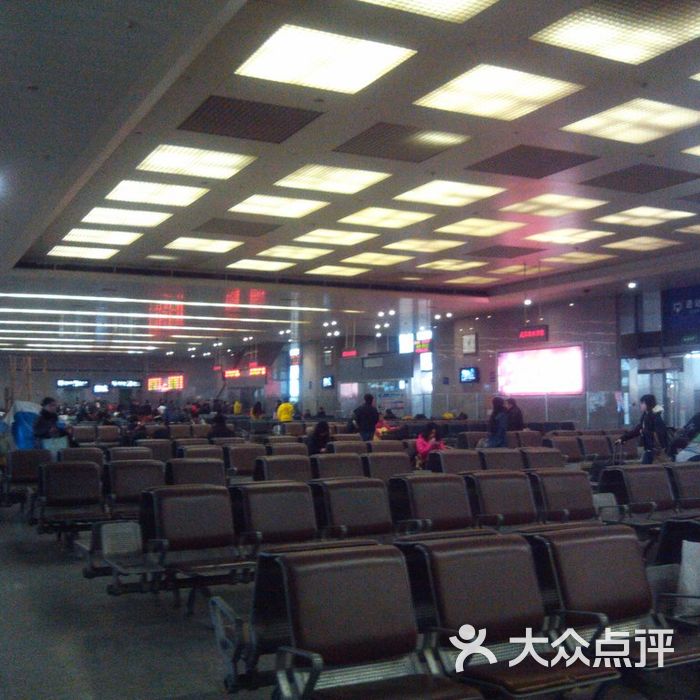 武昌火车站软席,动车候车室图片