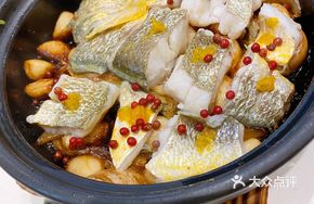 Pan-Seared Yellow Croaker with Red Pepper