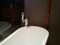 -三亚湾海居铂尔曼度假酒店