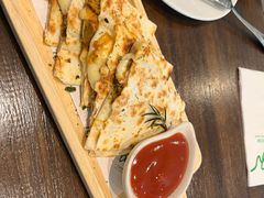 -Chom Cafe and Restaurant
