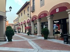 -佛罗伦萨小镇广佛名品奥特莱斯(疏港路店)