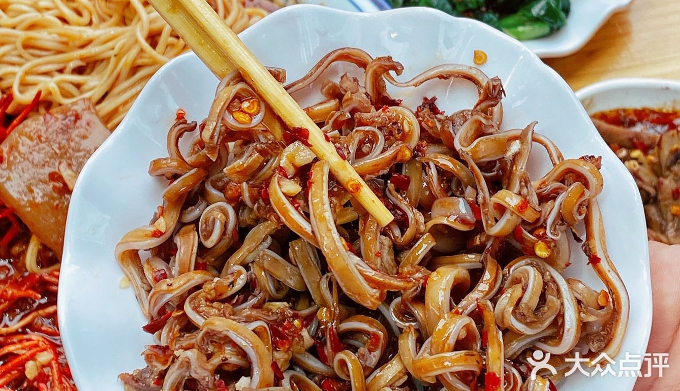 冬瓜山夜宵店yyds6073种凉菜凉拌脆骨爆好吃