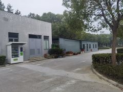 -秀沿路地铁站停车场