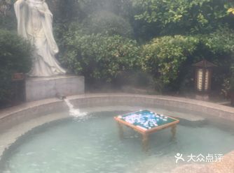 别墅房中有私汤，泡一次300块钱