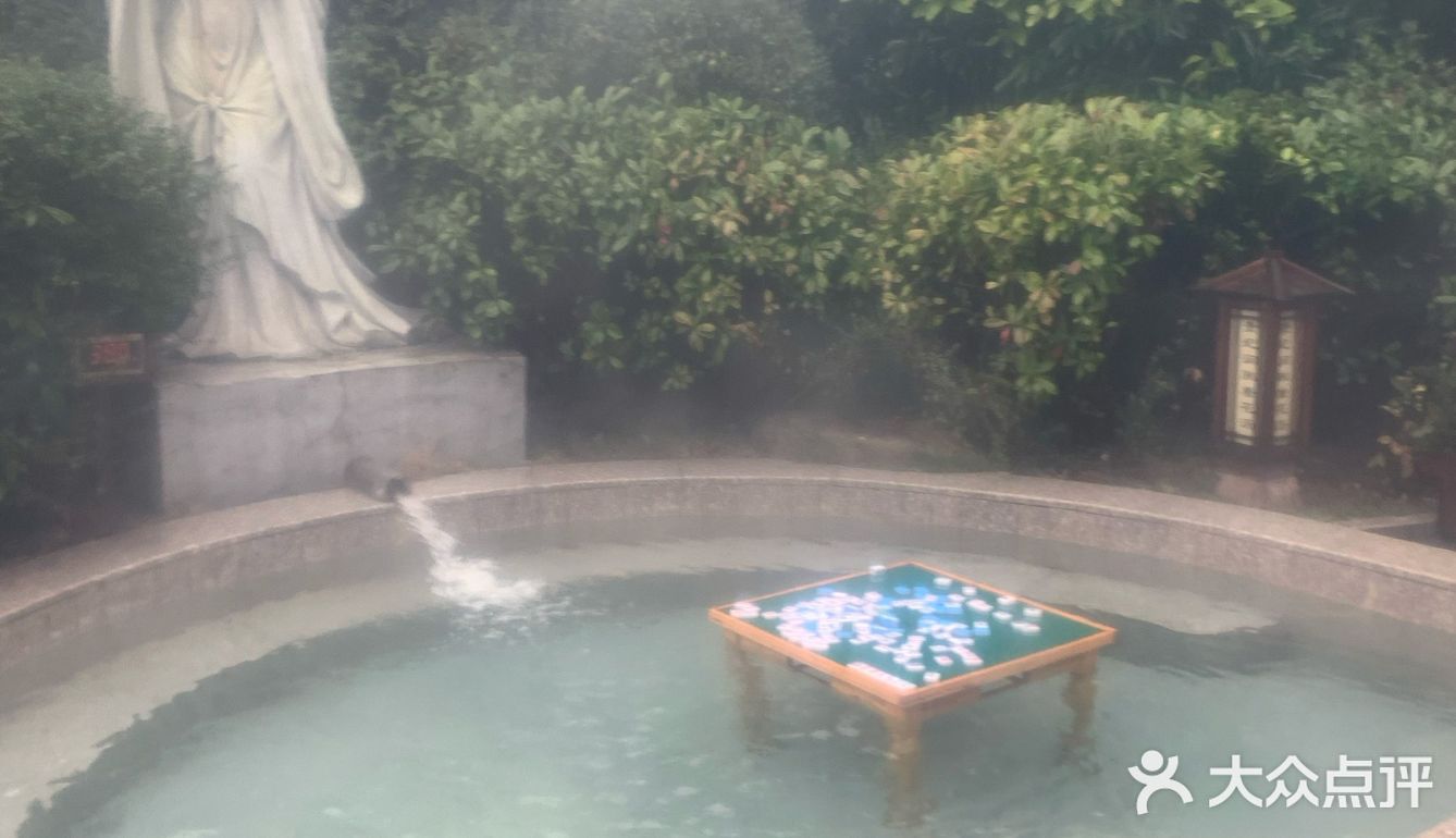 别墅房中有私汤,泡一次300块钱