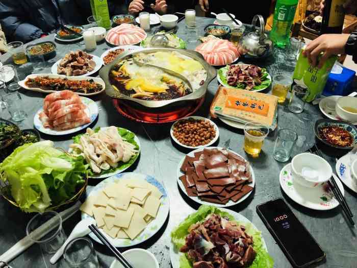 打分 这个火锅看起来很有食欲,和朋友来聚会.