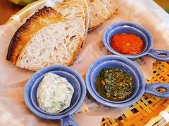 三种酱配酸面包-Mesa Madre梅萨妈妈·Bintana(国贸店)