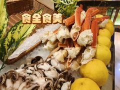 阿拉斯加长脚蟹-广州万富希尔顿酒店·感趣自助餐厅·金秋蟹宴生蚝海鲜刺身