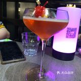 没找到，于是点了一杯曼哈顿，酒味比较浓，类似玛格丽特