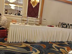 -深圳富苑皇冠假日套房酒店