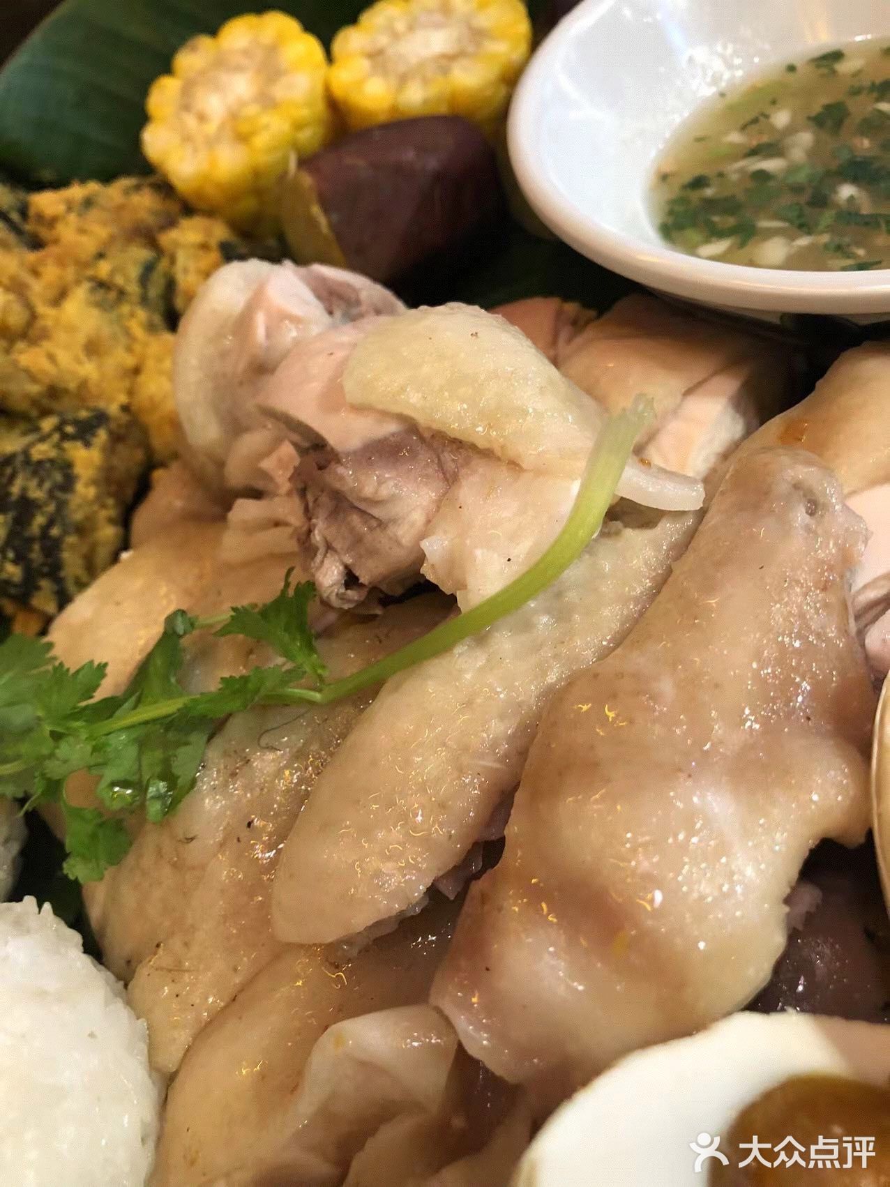 吸引眼球的这一簸箕耀眼的海南特色美食