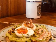 牛油果煮蛋吐司-RAC BAR(安福路店)